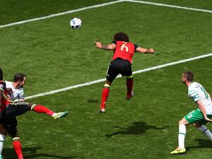 فيتسيل يرتقي مسجلاً هدف بلجيكا الثاني