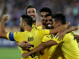 لاعبو السد يحتفلون خلال المباراة