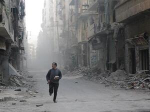 A rebel Free Syrian Army fighter runs through a street in embattled Aleppo, November 18 2013.  (AFP/Mahmud al-Halabi)