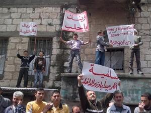 عشرات آلاف السوريين شاركوا بمظاهرات الجمعة العظيمة