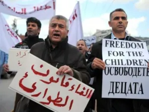 تواصل الإحتجاجات المنددة بالنظام السوري وقتل المدنيين العزل