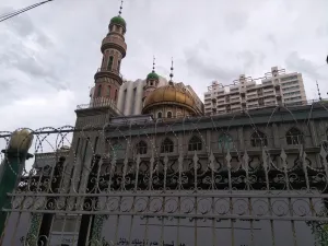 Yan'anlu Mosque in Urumqi, Xinjiang closed off by razor wire. Courtesy of Dr. Joanne Smith Finley