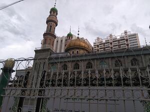 Yan'anlu Mosque in Urumqi, Xinjiang closed off by razor wire. Courtesy of Dr. Joanne Smith Finley