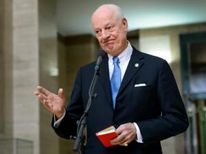 UN envoy for Syria Staffan de Mistura gestures as he speaks to journalists during ongoing peace talks at the UN offices in Geneva on January 29, 2016. (AFP / Fabrice Coffrini)