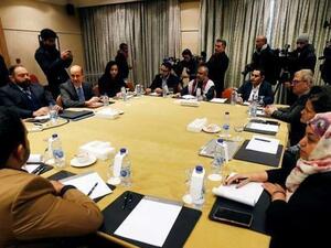 تتعثر عملية تبادل الأسرى بسبب تبادل الحكومة والحوثيين الاتهامات بتخلي كل طرف عن مسؤولياته 