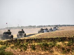 Turkish tanks heading towards Jarablus, Syria (AFP/Bulent Kilic)