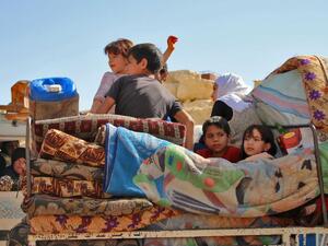 Syrian refugee children on a vehicle (AFP Photo/STRINGER)