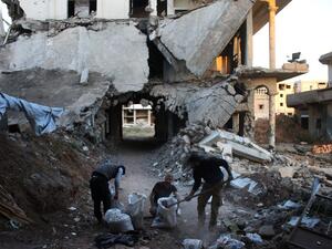 Rebel fighters fill bags with rubble from destroyed buildings they will use to strengthen a front-line position in a rebel-held area of Daraa, southern Syria, on May 18, 2016. (AFP/Mohammed Abazeed)
