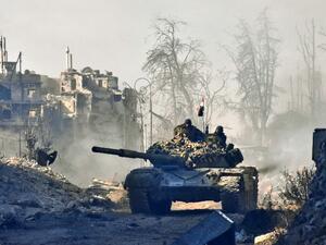 Syrian pro-government forces maneuver a tank in the newly retaken area of Sahat al-Melh and Qasr al-Adly in Aleppo's Old City on December 8, 2016. (AFP/George Ourfalian)