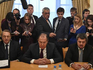 Russian Foreign Minister Sergei Lavrov (C) meets with representatives of Syria’s opposition in Moscow on January 27, 2017. (AFP)