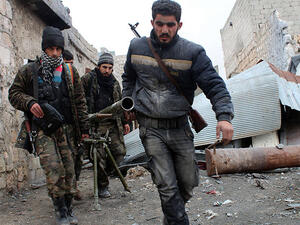 Opposition fighters carrying a rocket launcher during clashes against government forces in the northern Syrian city of Aleppo. (AFP/ File photo)