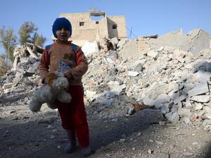 الهجمات قتلت عشرات المدنيين، وبينهم أطفال، لجأوا إلى المدرسة