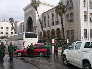 Syrian security forces cordon off the area following a reported suicide bombing at the old palace of justice building in Damascus on March 15, 2017. (AFP/Stringer)