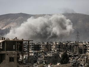 Smoke billows following a reported air strike in the rebel-held parts of the Jobar district, on the eastern outskirts of the Syrian capital Damascus, on March 19, 2017. (AFP/Amer Mohibany)