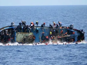 About 237 illegal immigrants in two inflatable boats - including 44 women and 7 children - were saved from drowning. (AFP/ File Photo)