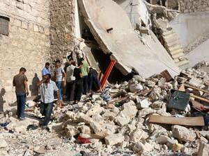 U.S. leads airstrikes in Daesh-controlled city in Syria (AFP/Thaer Mohammed)