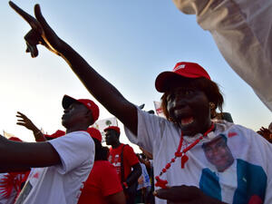 Samura Kamara gestures during a campaign ahead of the country's general election in Sierra Leone (AFP/File Photo)
