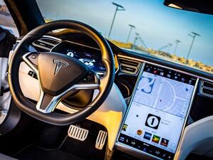 The world’s biggest crude oil exporter might be mulling a stake in the world’s most iconic electric car company. (Shutterstock)