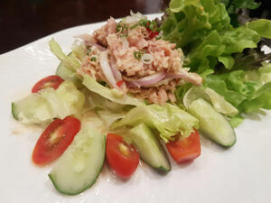 التونة بالخضار