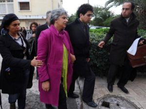 بسمة خلفاوي بلعيد زوجة شكري بلعيد بعد اغتياله/أ.ف.ب