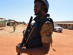 قوات الامن تشتبك مع مسلحين احتجزو رهائن في فندق 