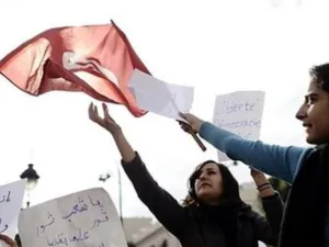 سقوط أول قتيل في  بتونس