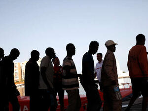 المهاجرون الأفارقة انطلقوا من ليبيا على متن قارب مطاطي وتاهوا في عرض البحر المتوسط