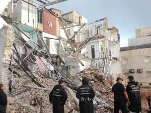 انهيار عمارة في مدينة سوسة بسبب هطول الأمطار بغزارة 