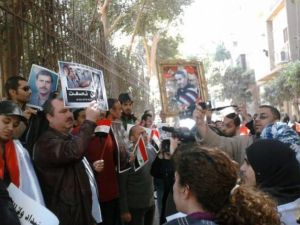 متظاهرون أمام السفارة السورية في تونس