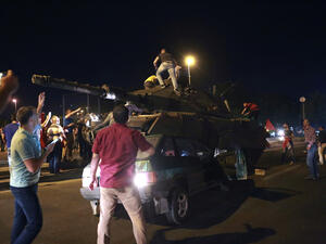 تركيا تعلق مهام أكثر من 12 ألف شرطي في إطار التحقيق حول محاولة الانقلاب
