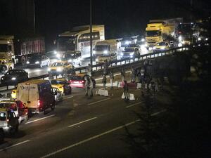 Turkish military control a road in Istanbul on July 16, 2016, after Turkish troops launched a coup. (AFP/Gurkan Ozturk)