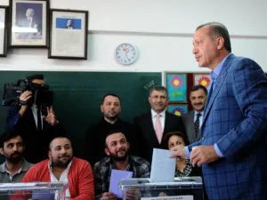 انتهت رسميا يوم الثلاثاء محاولات رئيس الوزراء أحمد داود أوغلو إيجاد شريك صغير للدخول في ائتلاف