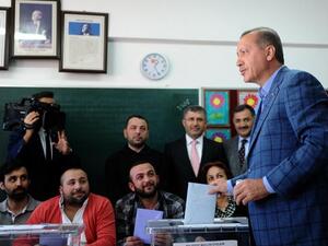اردوغان يدلي بصوته/أ.ف.ب