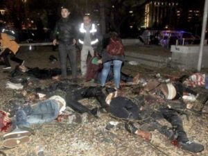 هجوم بسيارة مفخخة أدى إلى مقتل 35 شخصا في انقرة الاحد