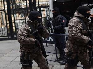 اعتقال 61 من أفراد الجيش التركي من البحرية والقوات البرية 