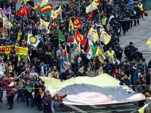 9 آلاف كردي يجتشدون في مدينة فرانكفورت الألمانية