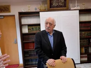 رجل الدين البارز فتح الله غولن المقيم في الولايات المتحدة