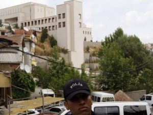 محكمة تركية تحبس أحد موظفي القنصلية الأمريكية في إسطنبول