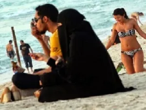 السفارة السعودية تطالب رعاياها الابتعاد عن التجمعات التركية المزدحمة