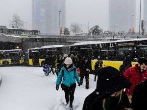 عاصفة ثلجية تضرب مدينة اسطنبول التركية
