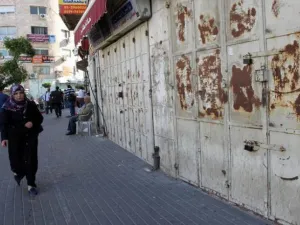 إضراب تجاري شامل الاثنين بجميع مدن الضفة الغربية