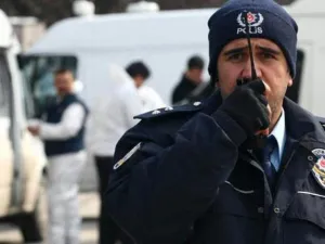 القبض على المسلح، الذي احتجز رهائن في مبنى أحد المصارف، جريحاً