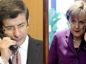 رئيس الوزراء التركي أحمد داود أوغلو  يهاتف المستشارة الألمانية أنجيلا ميركل