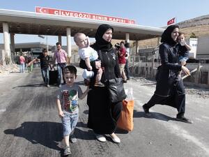 Syrian refugees are seen crossing the border into Turkey. (AFP/File)