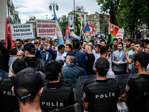 Turkish anti-riot police officers block the street on June 4, 2016 as protesters shout slogans against Germany and hold placards reading "We do not do genocide" in front of the German consulate in Istanbul after the German parliament recognised as genocide the massacres of Armenians under the Ottoman Empire. (AFP/Ozan Kose)
