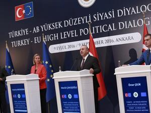 EU Enlargement Commissioner Johannes Hahn, European Union's Foreign Policy Chief Federica Mogherini, Turkey's Foreign Minister Mevlut Cavusoglu, and Turkey's EU Minister Omer Celik take part in a press conference on September 9, 2016 in Ankara. (AFP/Adem Altan)