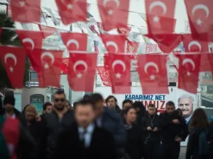 People walk under "yes" campaign flags as Turkish elections is set to take place on June 24, 2018. (AFP/ File)