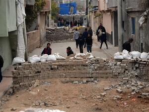People are seen near a barricade after clashes between Turkish security forces and Kurdistan Workers’ Party (PKK) militants in the Nusaybin district of Mardin, southeast Turkey, November 26, 2015. (AFP/File) 