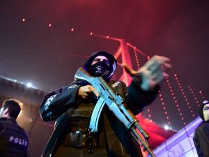 Turkish police officers stand guard on the site of an armed attack at the Reina nightclub in Istanbul on January 1, 2017. (AFP/File) 