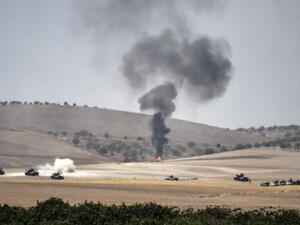 Turkish tanks enter Jarablus, Syria Wednesday (AFP/Bulent Kilic)